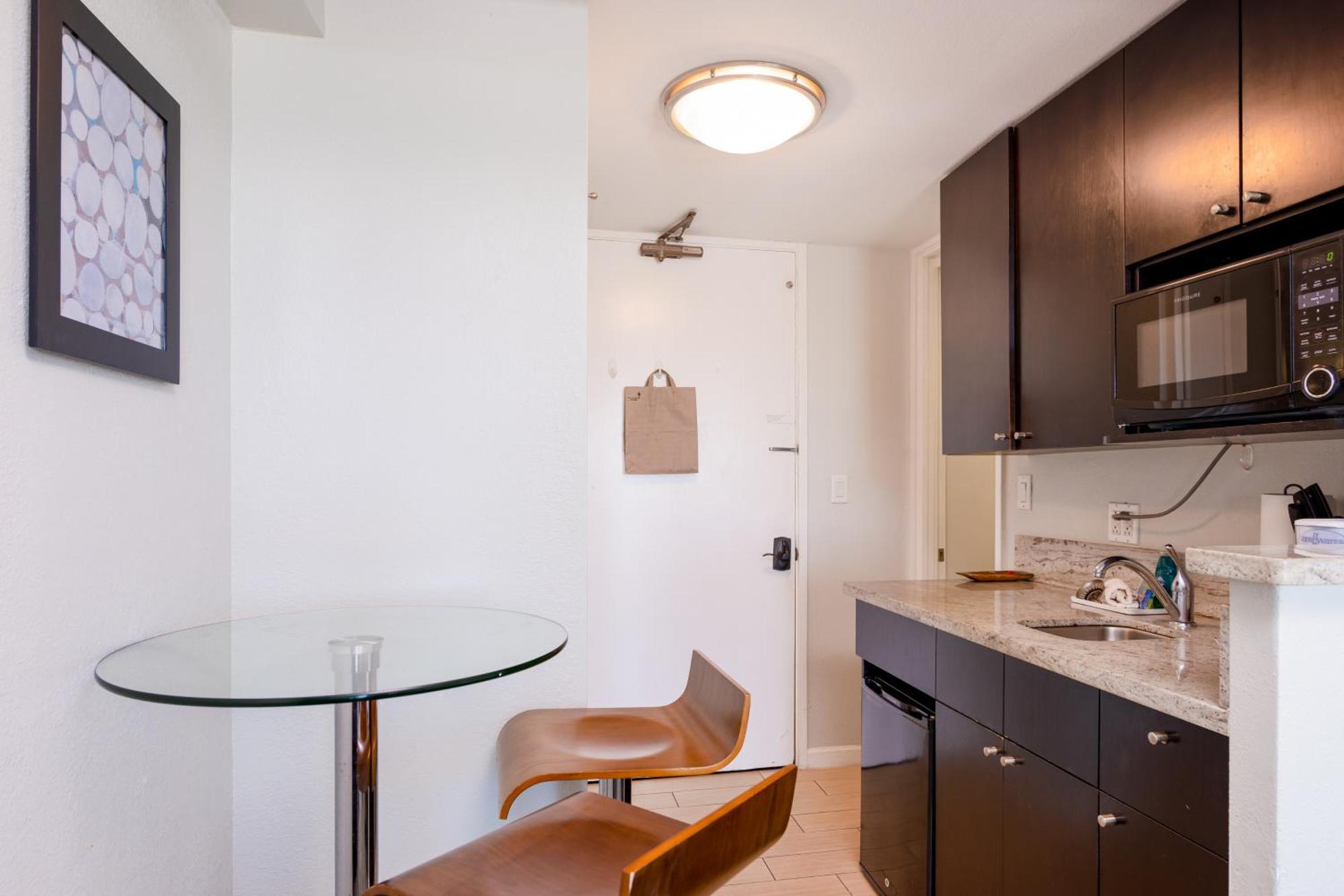 Island Colony Suites ホノルル 部屋 写真