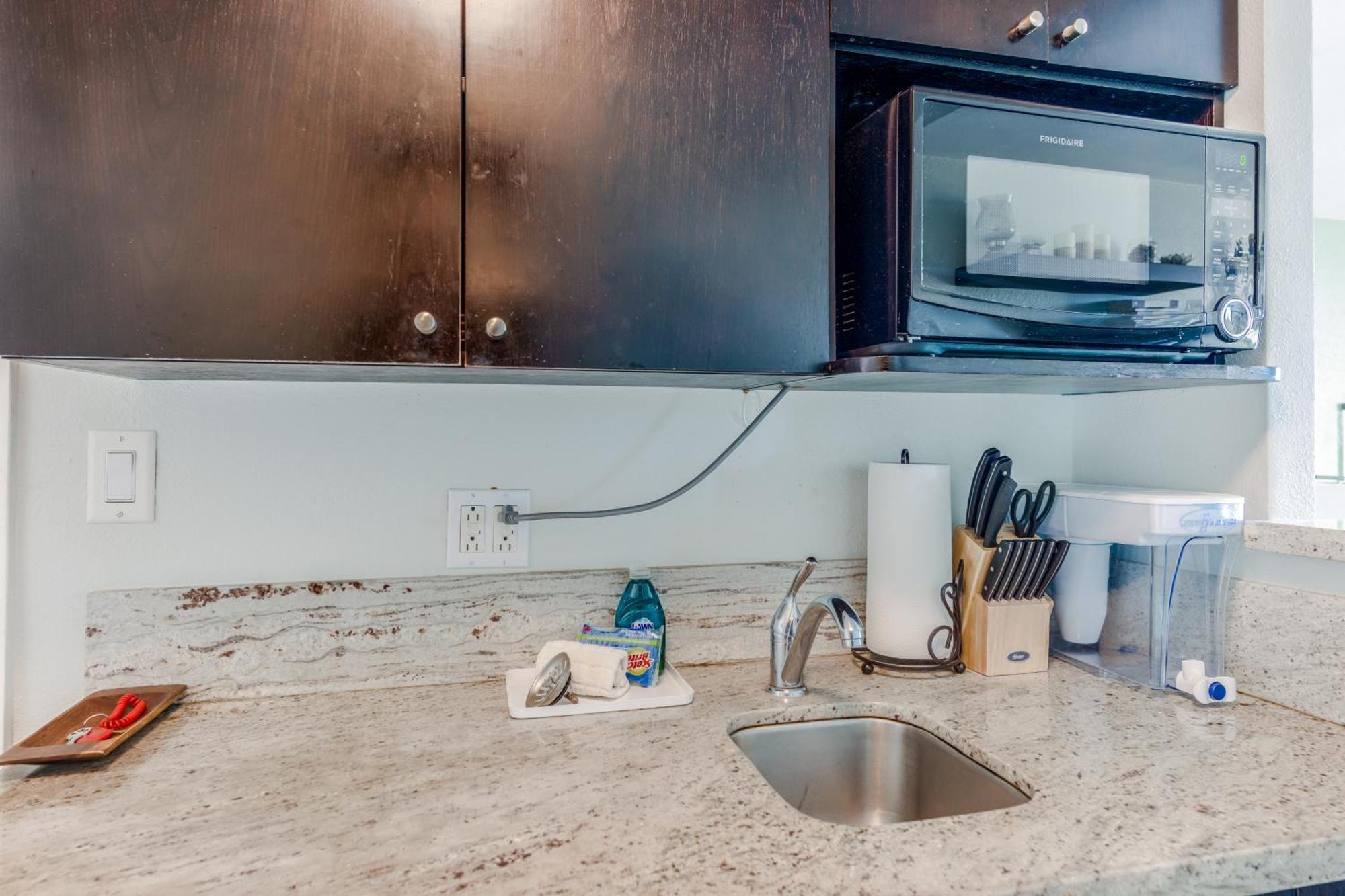Island Colony Suites ホノルル 部屋 写真